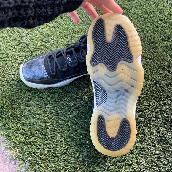 Jordan 11 - Picture 2 of 3